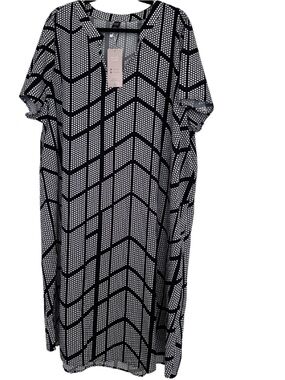 Black & White Geometric Shift Dress